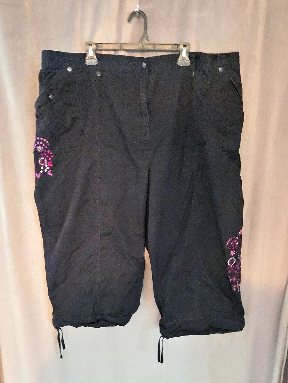 Penningtons 5X Embroidered Black Capri Pants